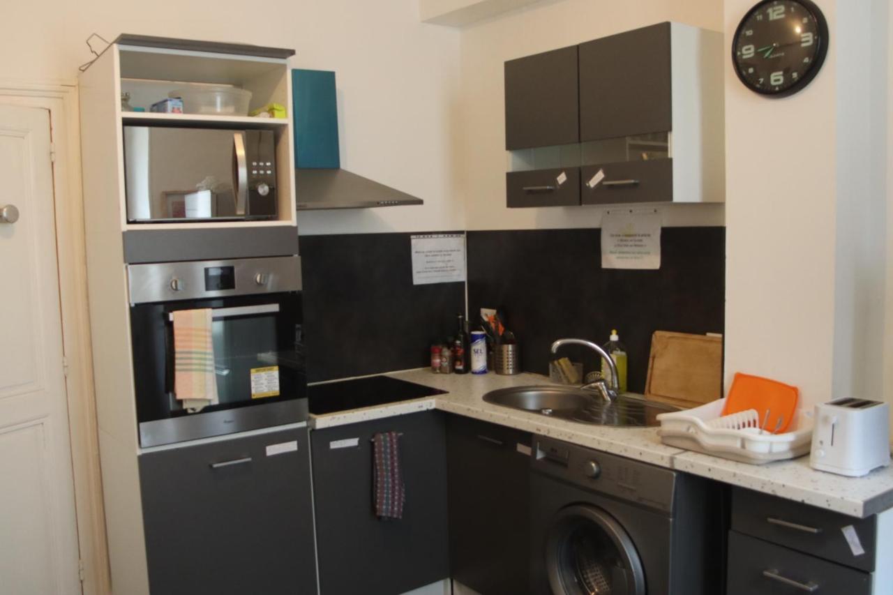 Chambres Poitiers Centre: Private Comforts, Shared Kitchen & City Hall Proximity Exterior photo