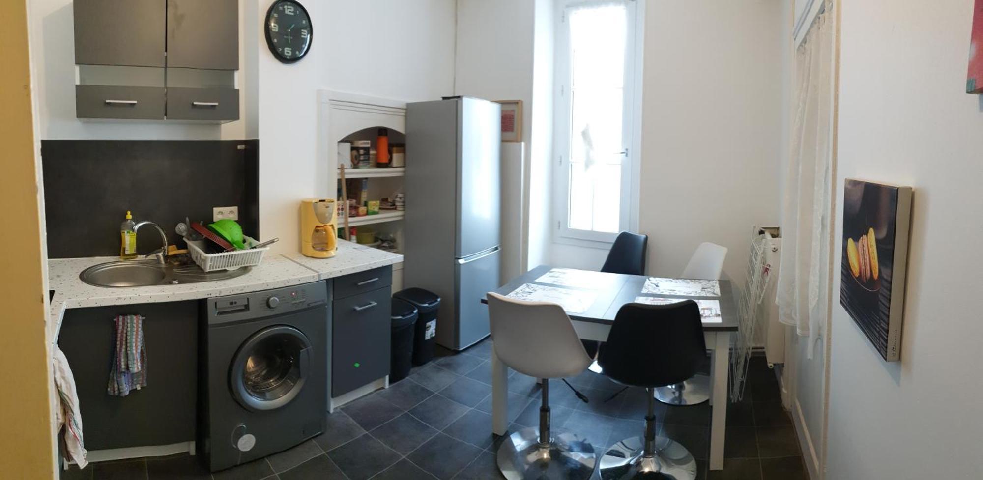 Chambres Poitiers Centre: Private Comforts, Shared Kitchen & City Hall Proximity Exterior photo