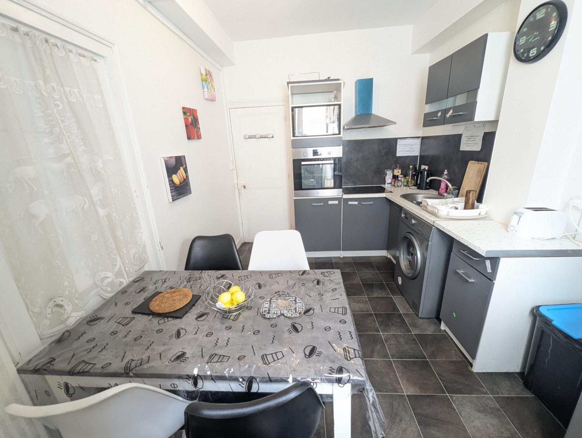 Chambres Poitiers Centre: Private Comforts, Shared Kitchen & City Hall Proximity Exterior photo