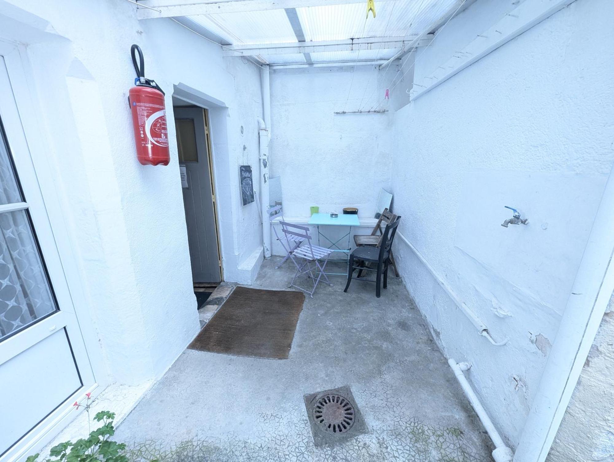 Chambres Poitiers Centre: Private Comforts, Shared Kitchen & City Hall Proximity Exterior photo