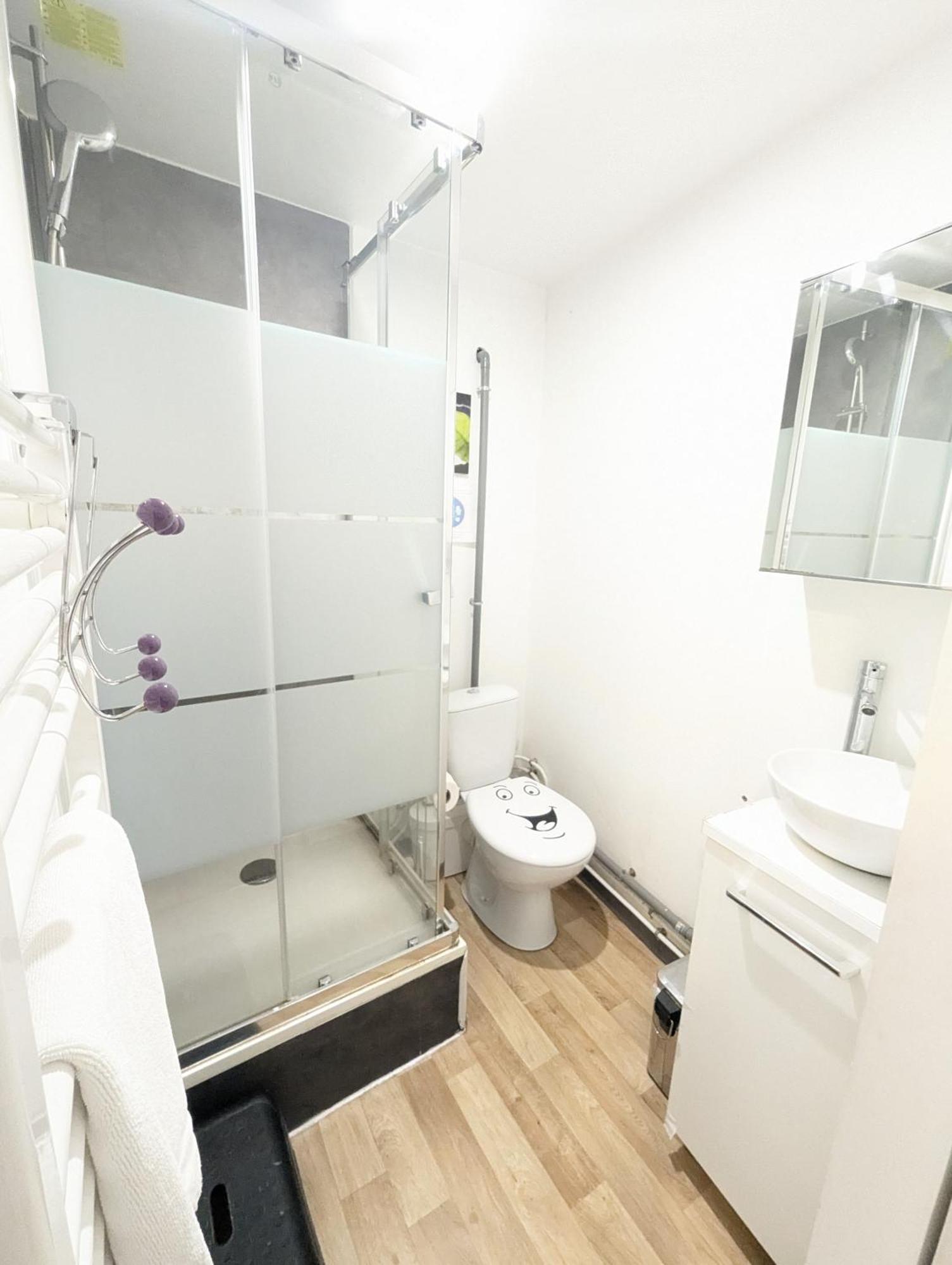 Chambres Poitiers Centre: Private Comforts, Shared Kitchen & City Hall Proximity Exterior photo