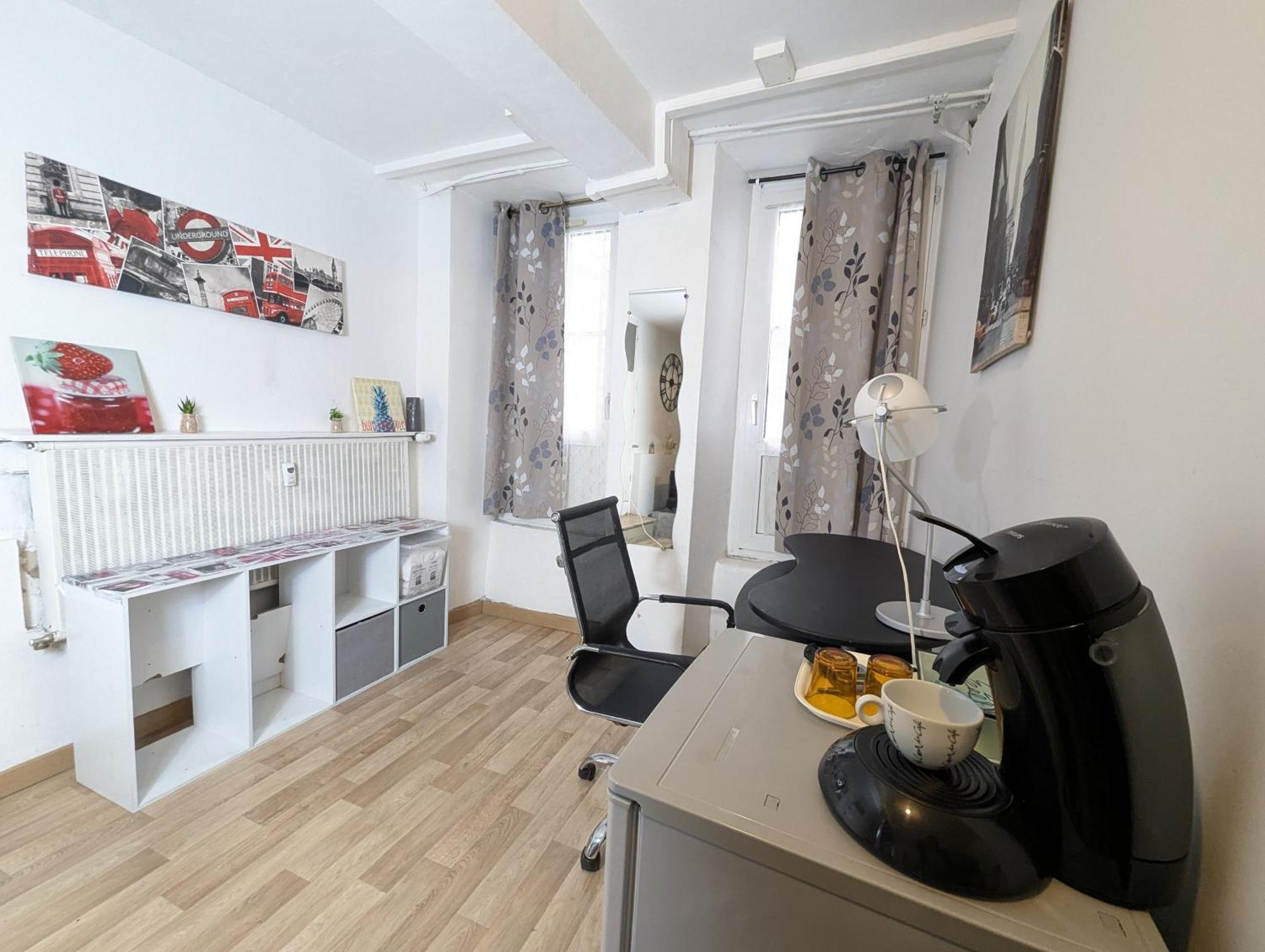 Chambres Poitiers Centre: Private Comforts, Shared Kitchen & City Hall Proximity Exterior photo