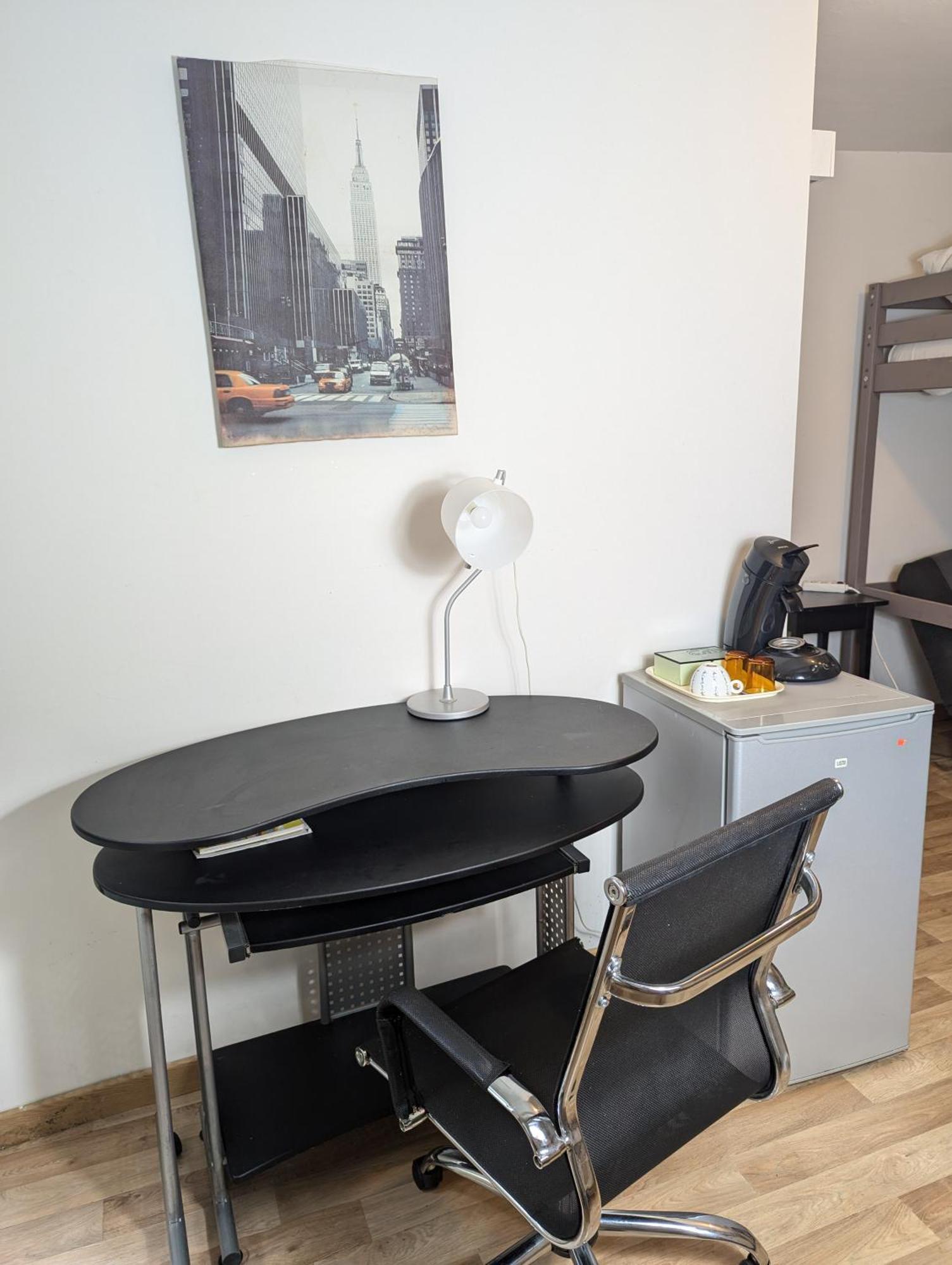 Chambres Poitiers Centre: Private Comforts, Shared Kitchen & City Hall Proximity Exterior photo