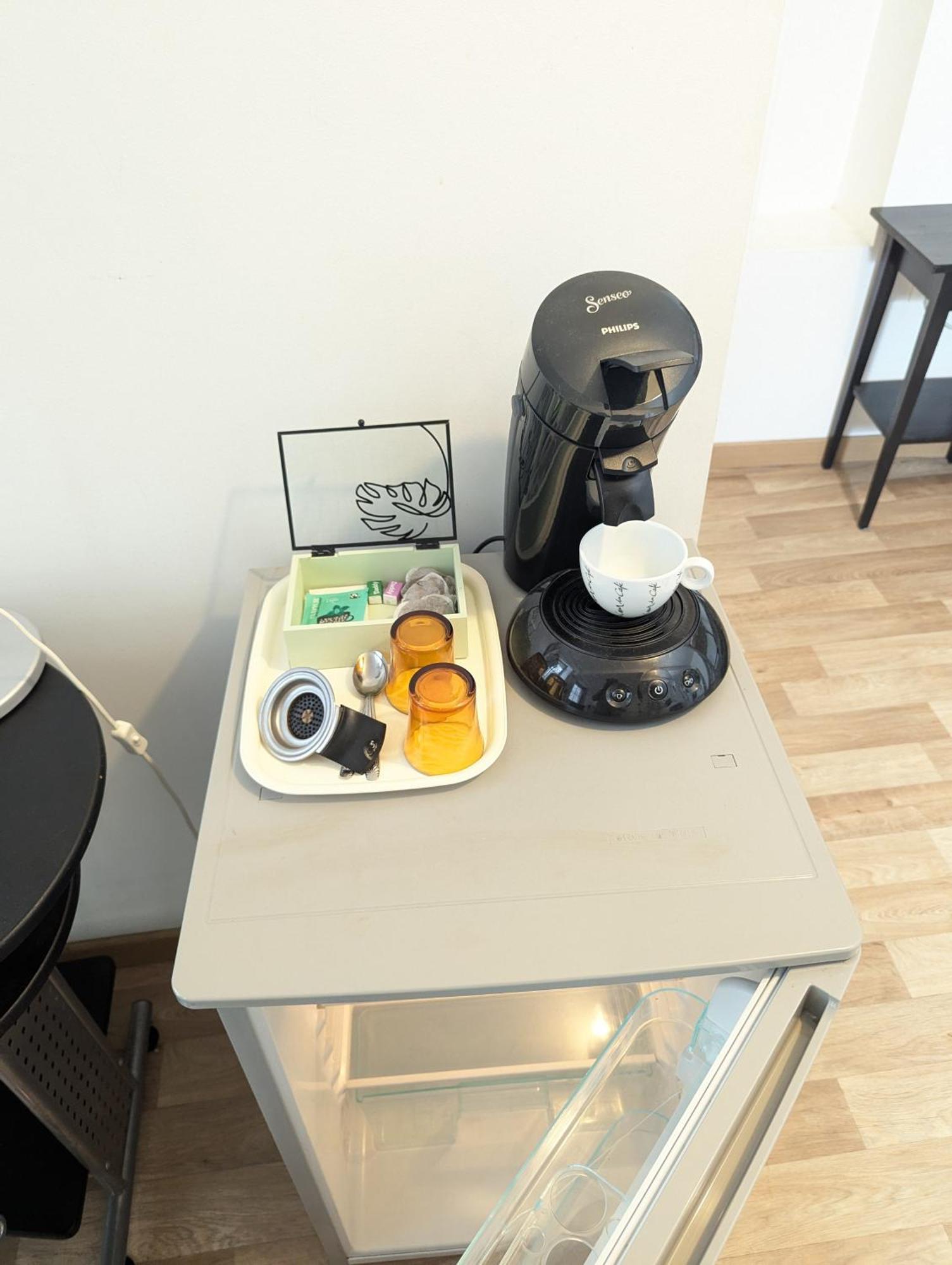Chambres Poitiers Centre: Private Comforts, Shared Kitchen & City Hall Proximity Exterior photo